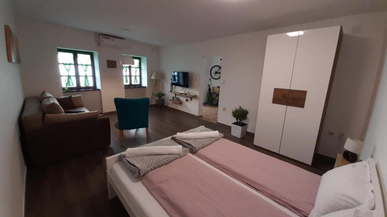 Bed&Bike Leilighet Sremski Karlovci Eksteriør bilde